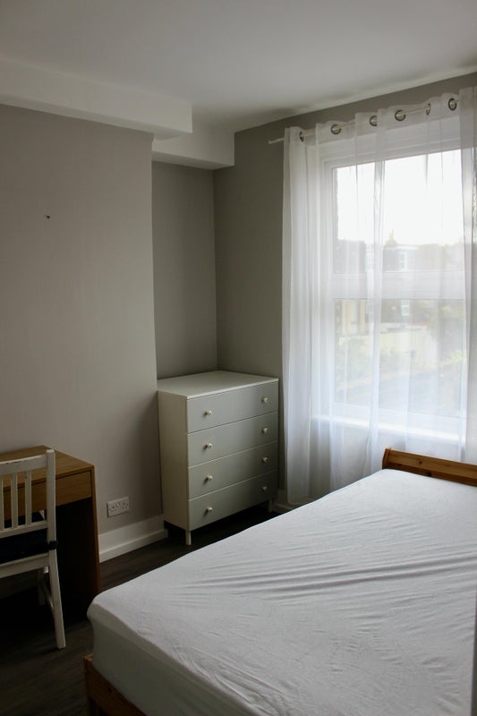 Room New Cross Road in Greater London