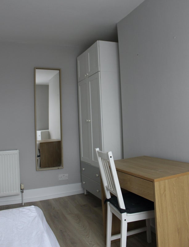 Room New Cross Road in Greater London