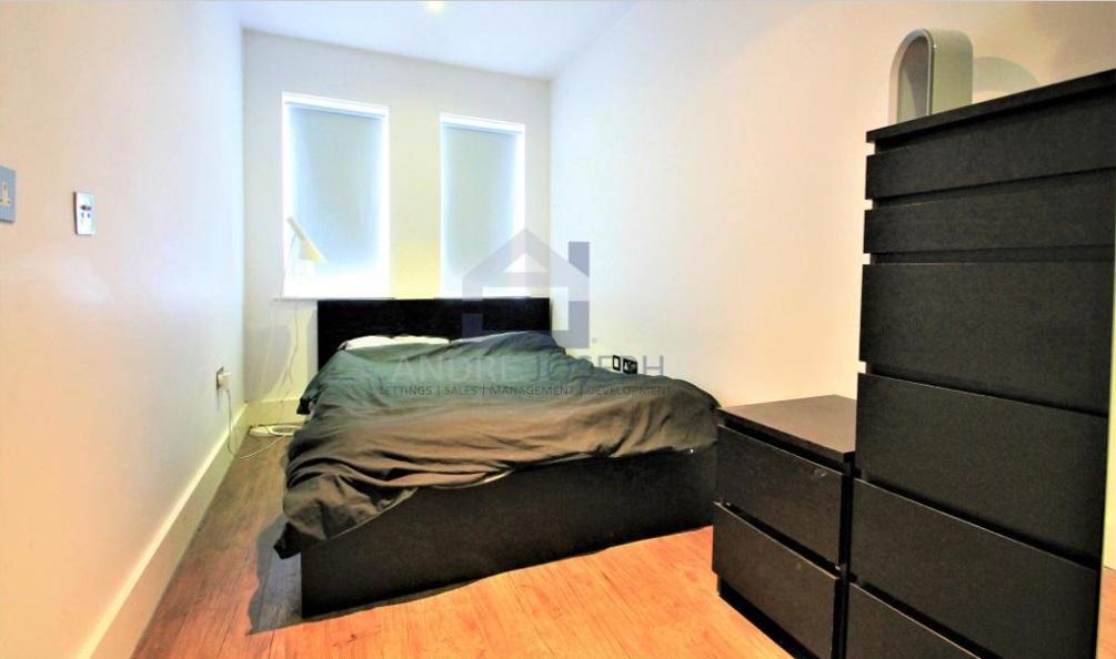 Flat Gauden Road in Greater London