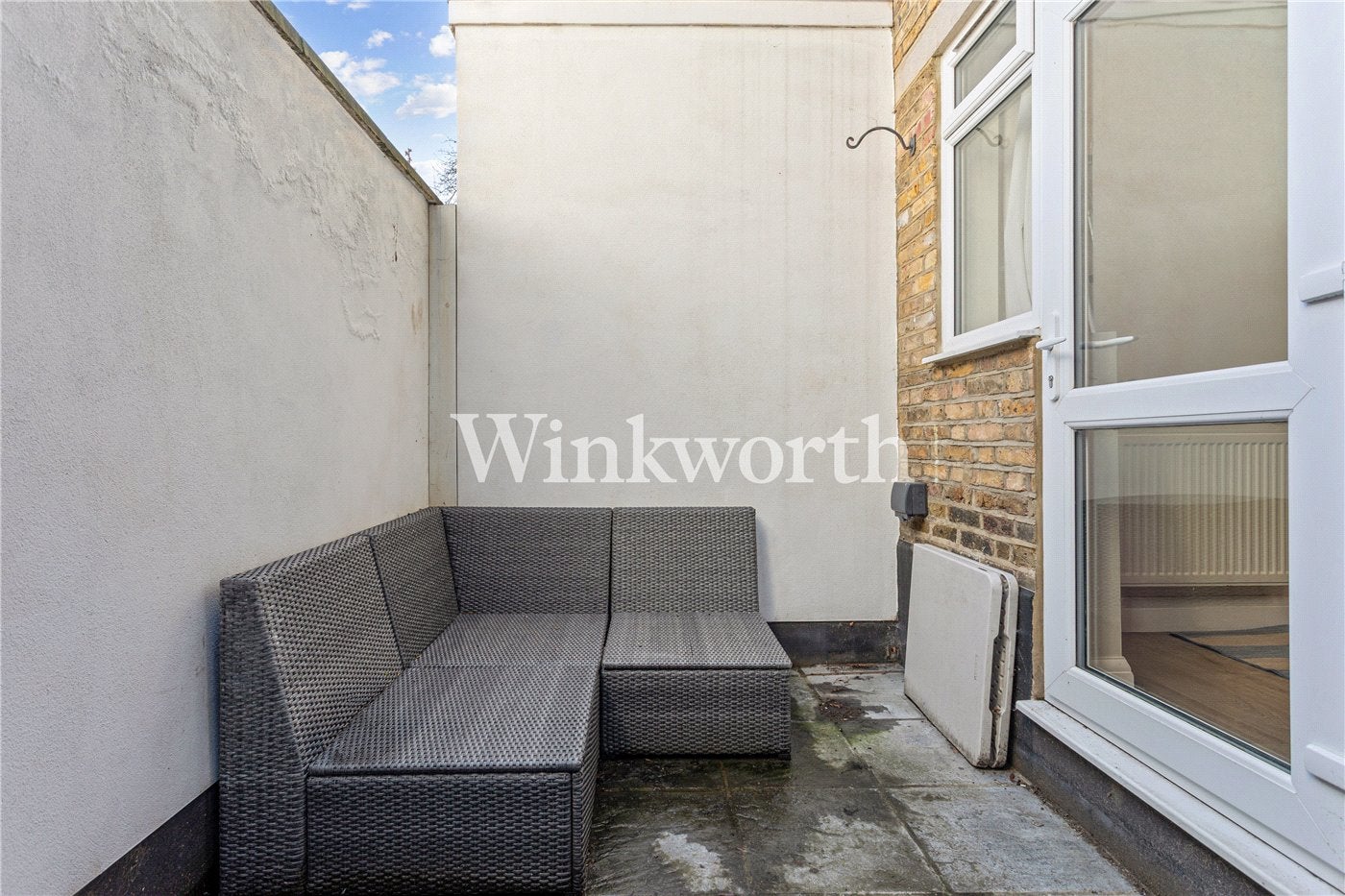 Flat Eade Road in Greater London
