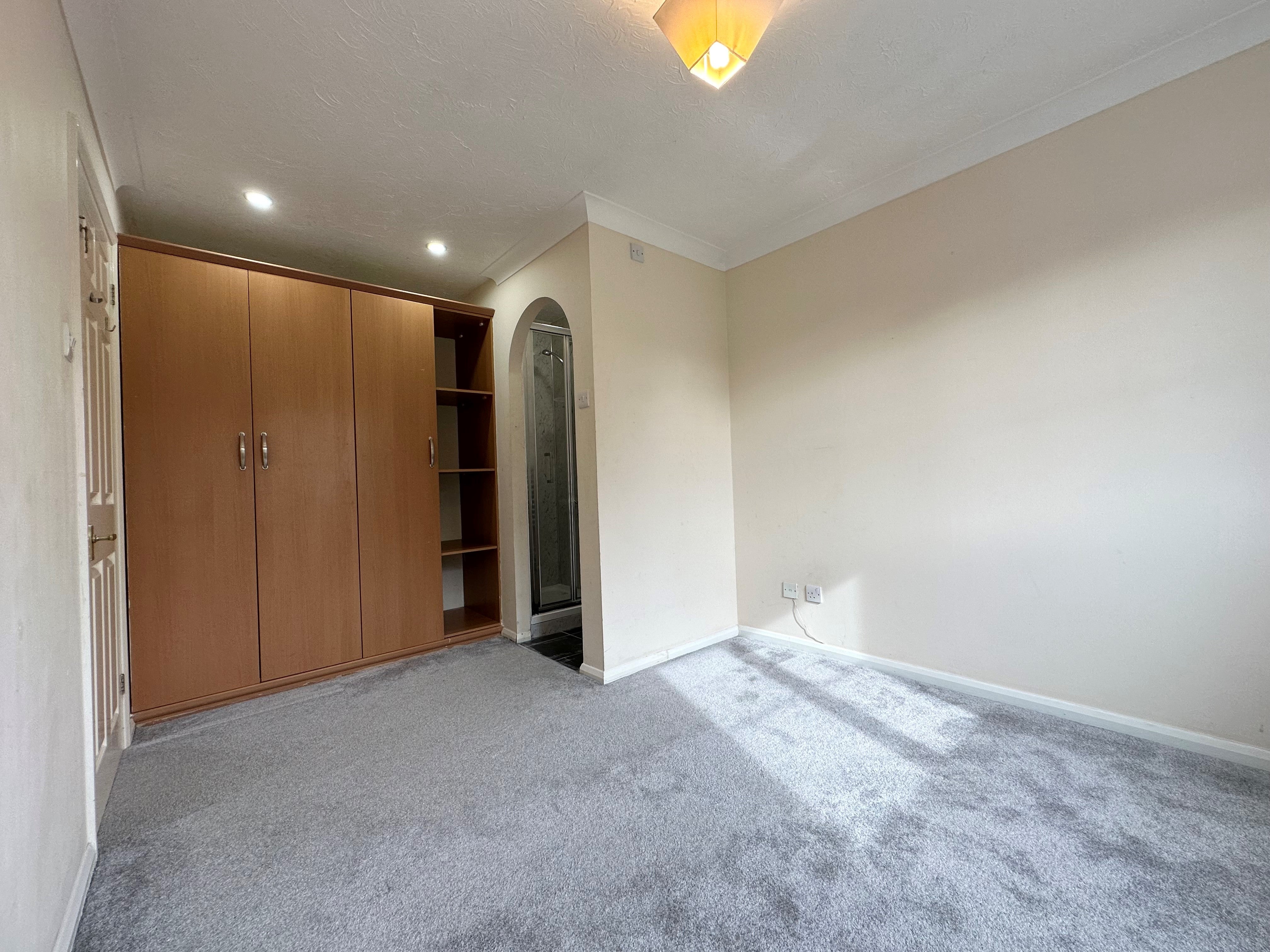 House Munday Court in Binfield
