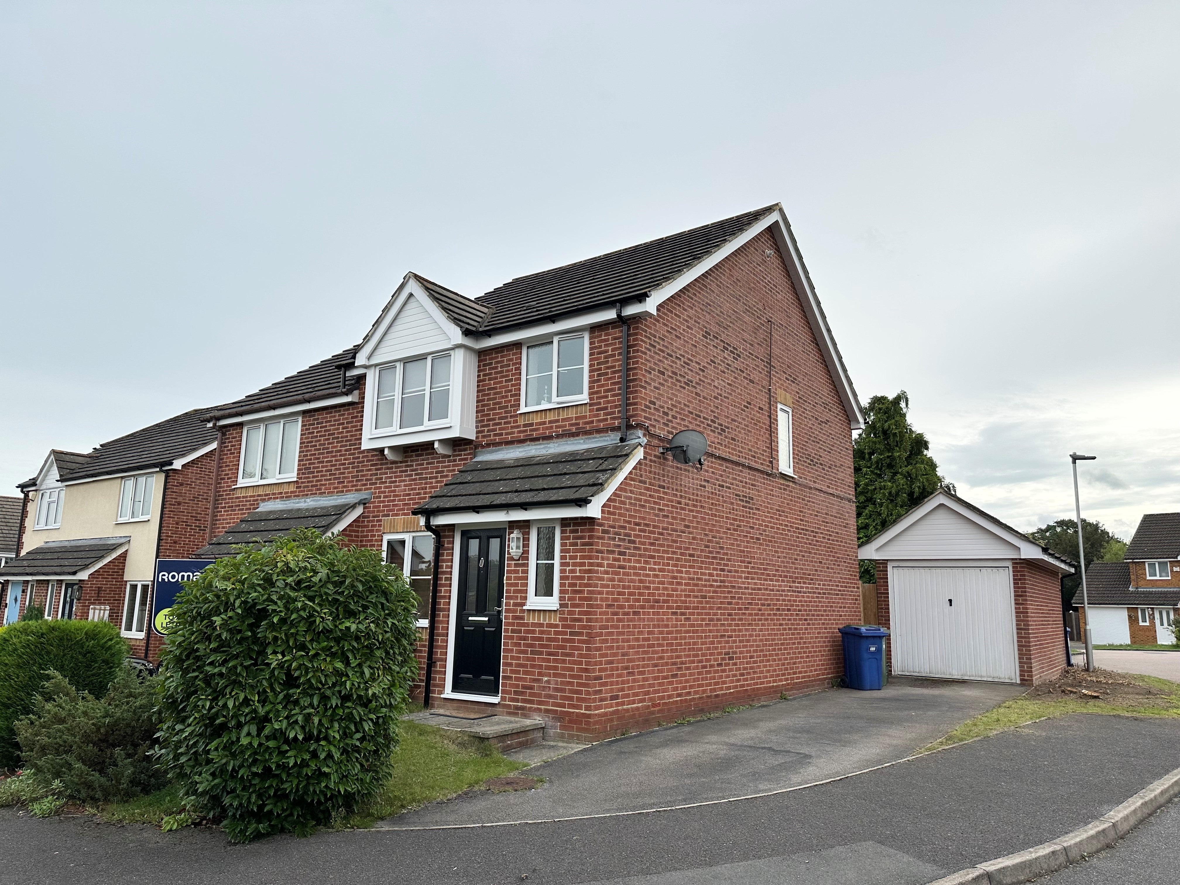 House Munday Court in Binfield