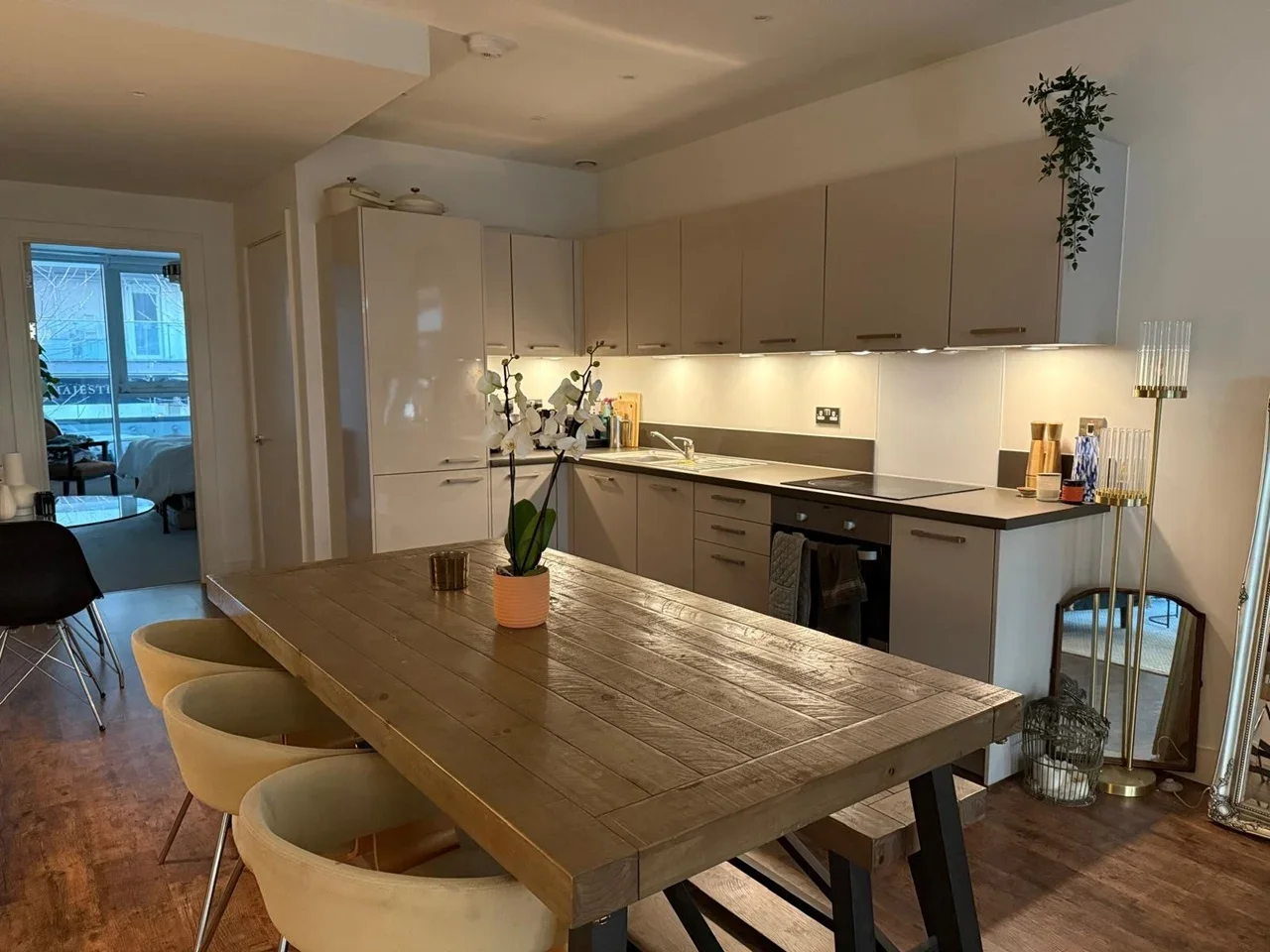 Flat Queenstown Road in Greater London