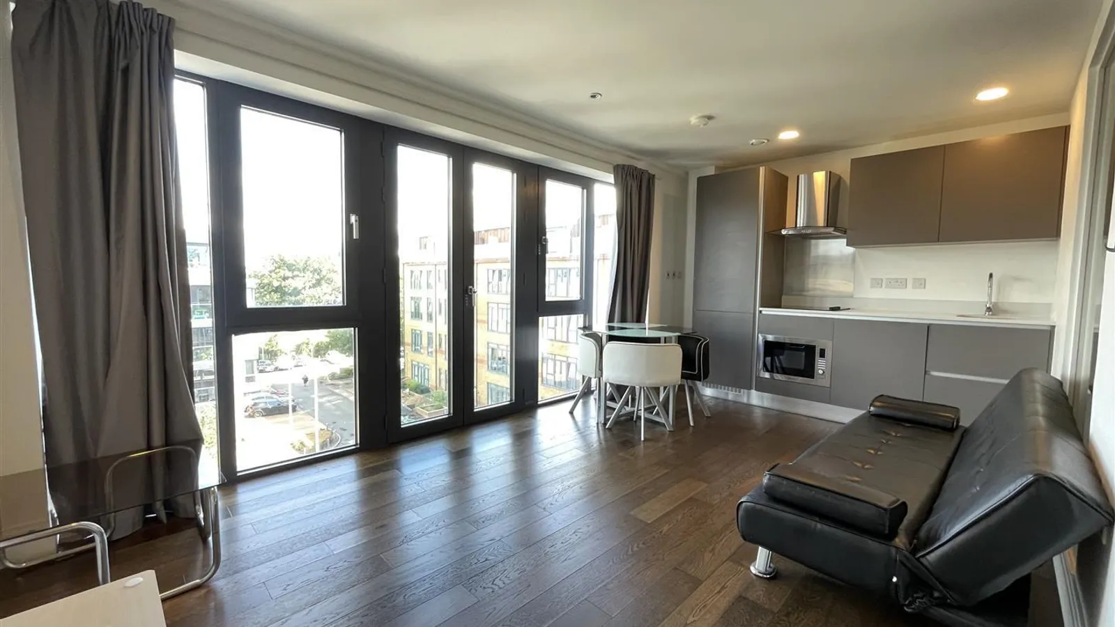 Flat Lilac Place in London