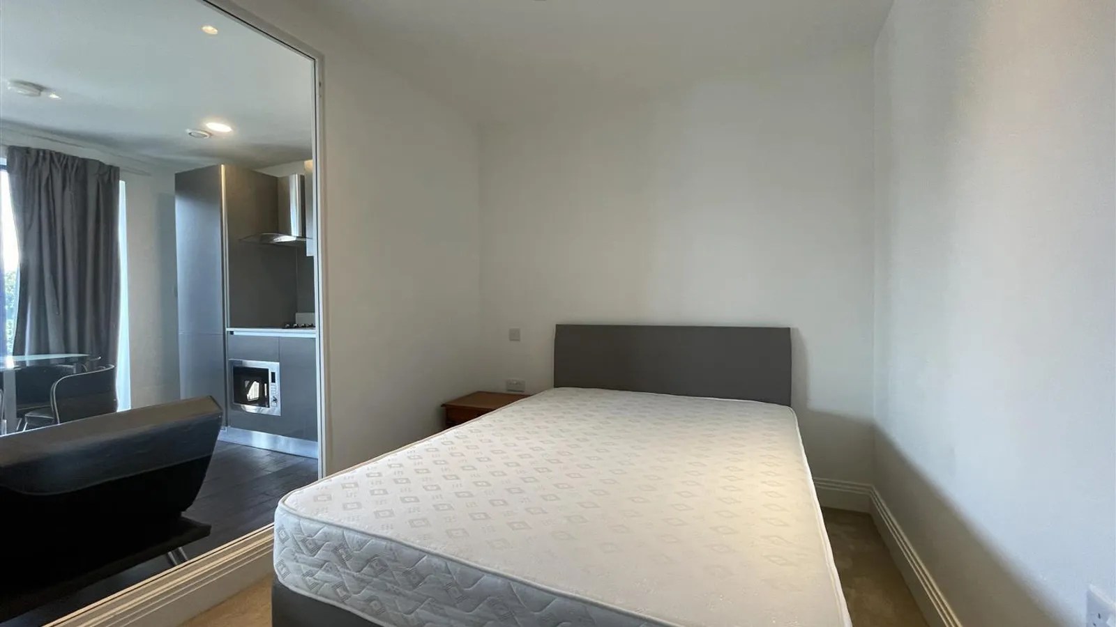Flat Lilac Place in London