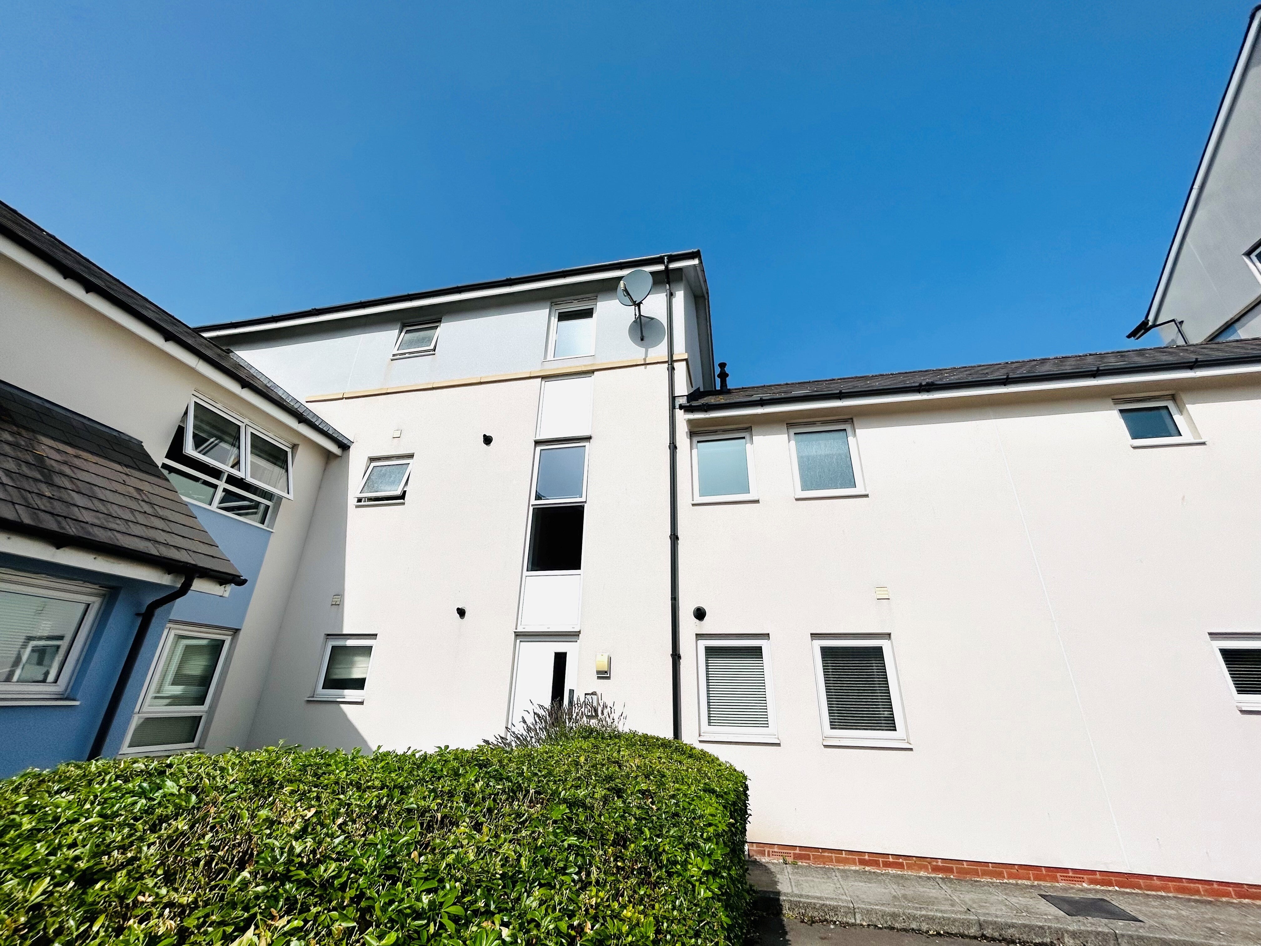 Flat Guillemot Road in Bristol