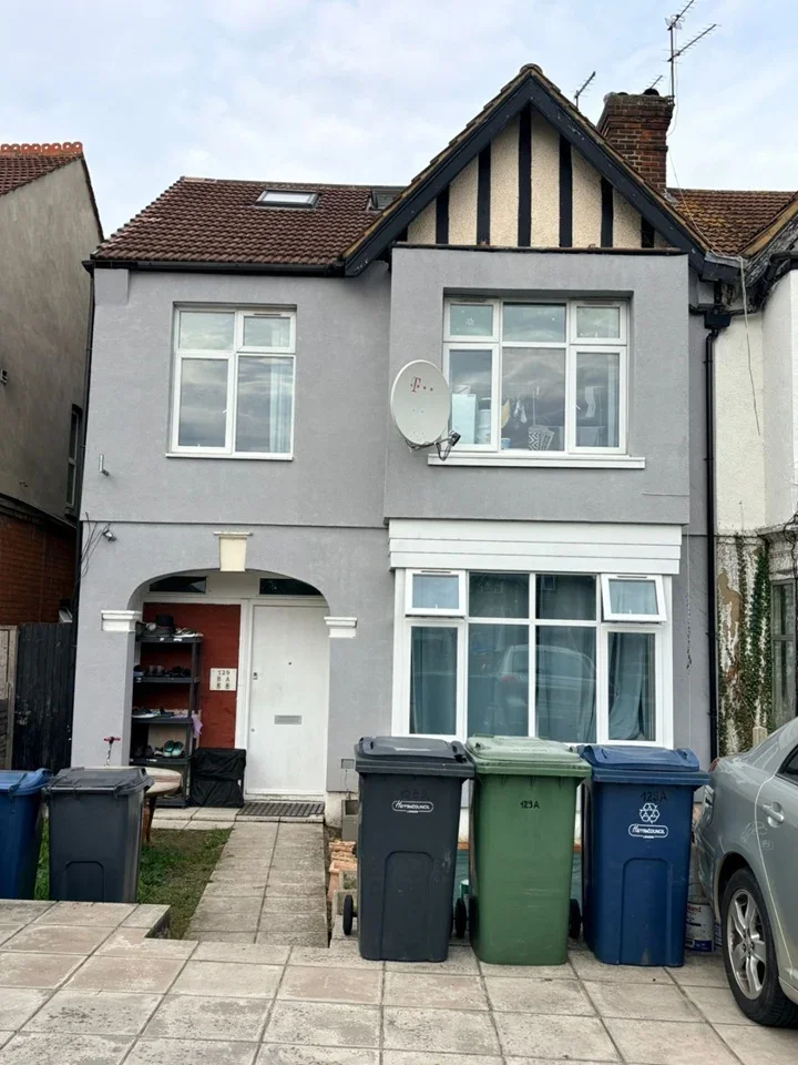 Flat Whitchurch Lane in Greater London