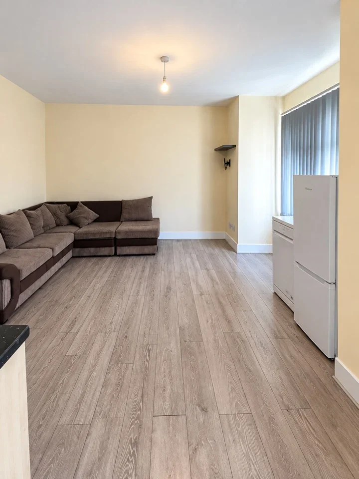 Flat Whitchurch Lane in Greater London