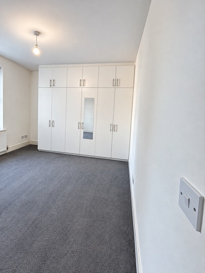 Flat Whitchurch Lane in Greater London