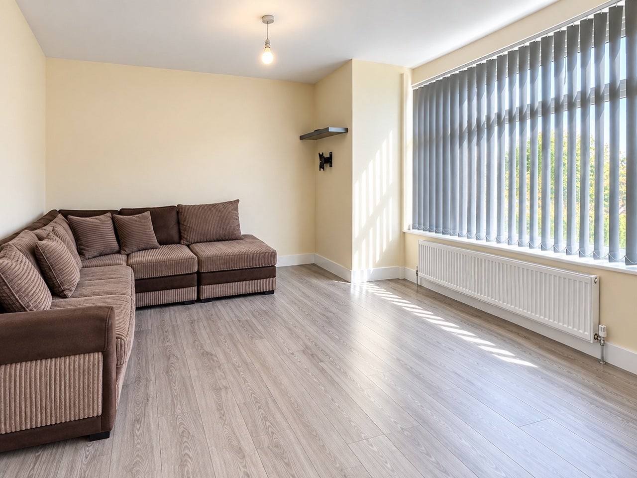 Flat Whitchurch Lane in Greater London