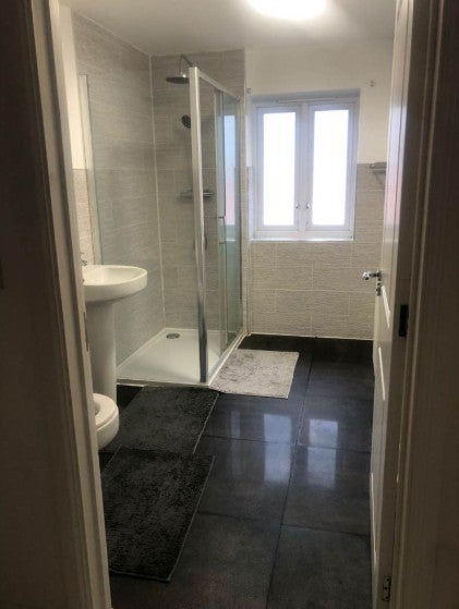 Room Gumley Road in Grays