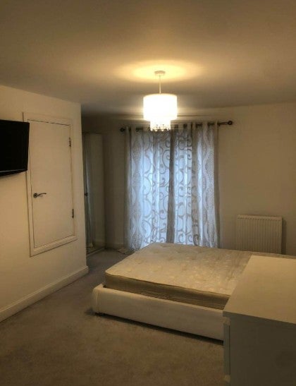 Room Gumley Road in Grays