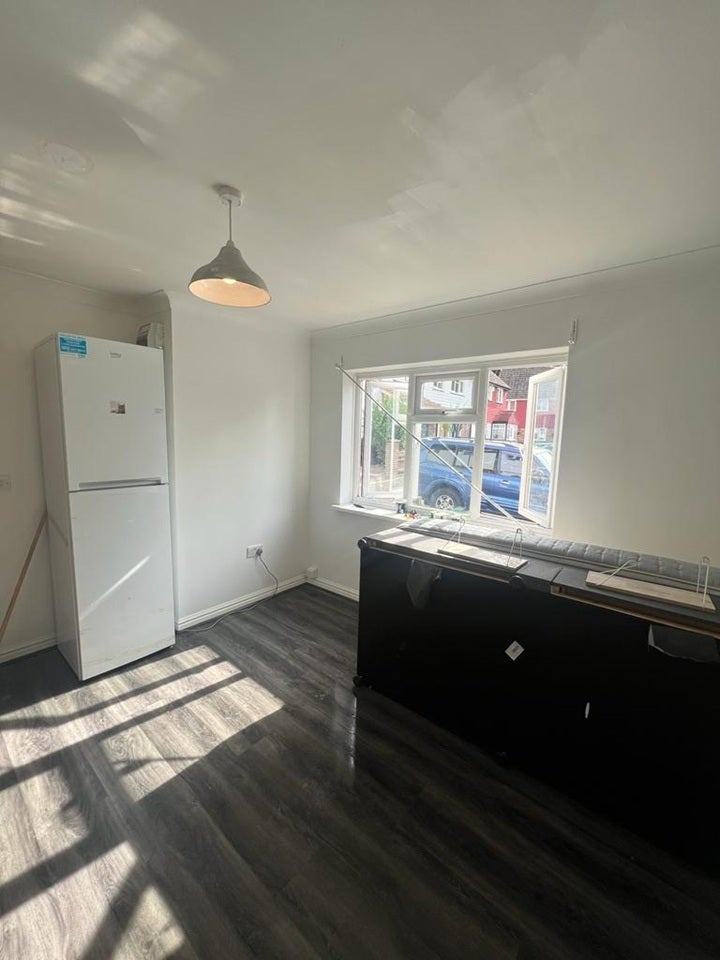 Flat Gardiner Close in Greater London