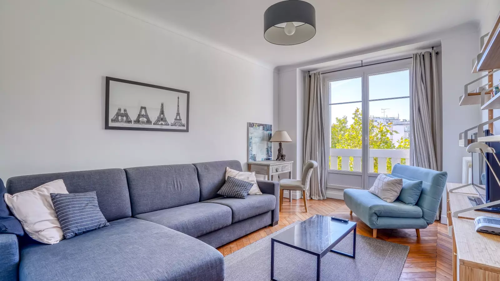 Flat Rue Paul Barruel in Paris