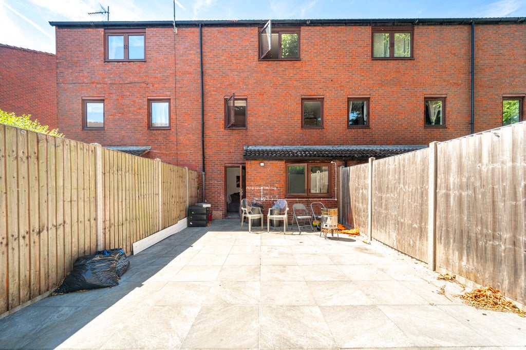 Flat Dresden Close in Greater London