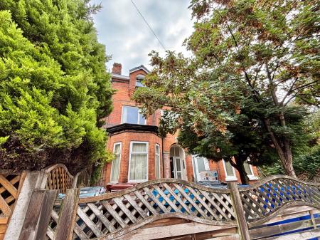 Flat Rectory Avenue in Manchester