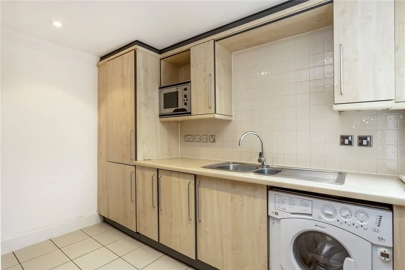 Flat Melville Place in Greater London