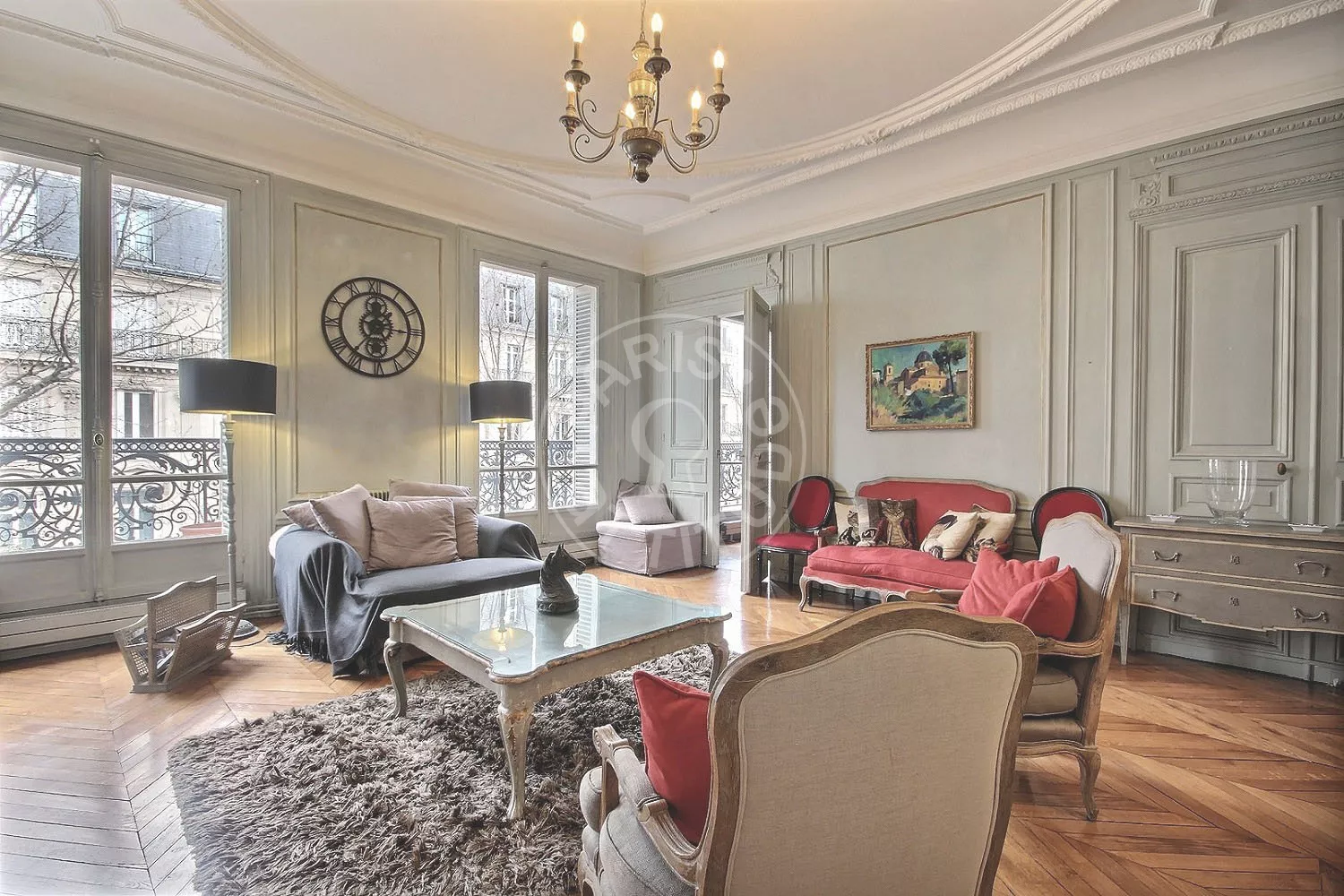 Flat Avenue Franklin Delano Roosevelt in Paris