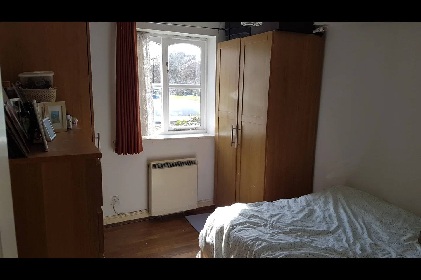 Flat Harlinger Street in Greater London