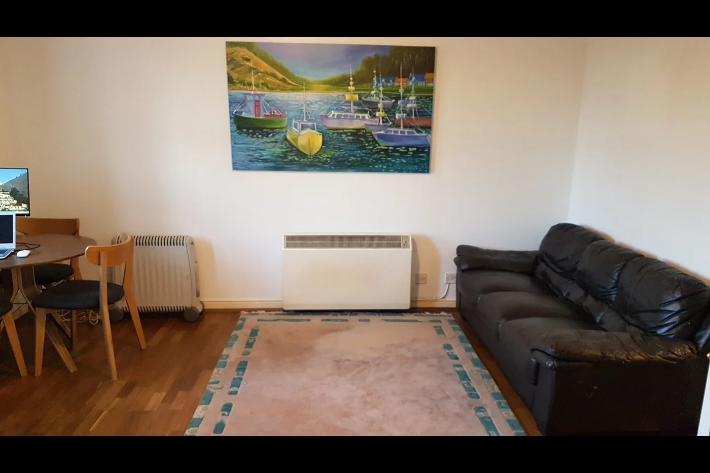 Flat Harlinger Street in Greater London