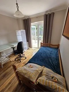 Room Malthouse Lane in Surrey Heath