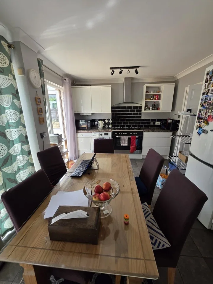Room Malthouse Lane in Surrey Heath