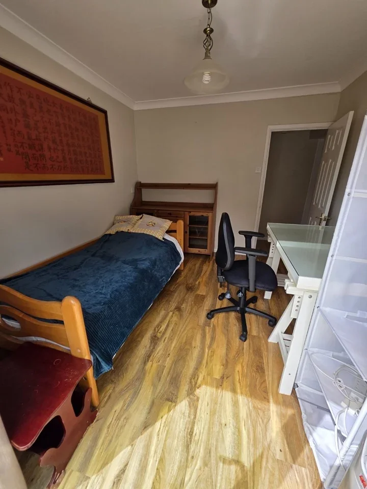 Room Malthouse Lane in Surrey Heath