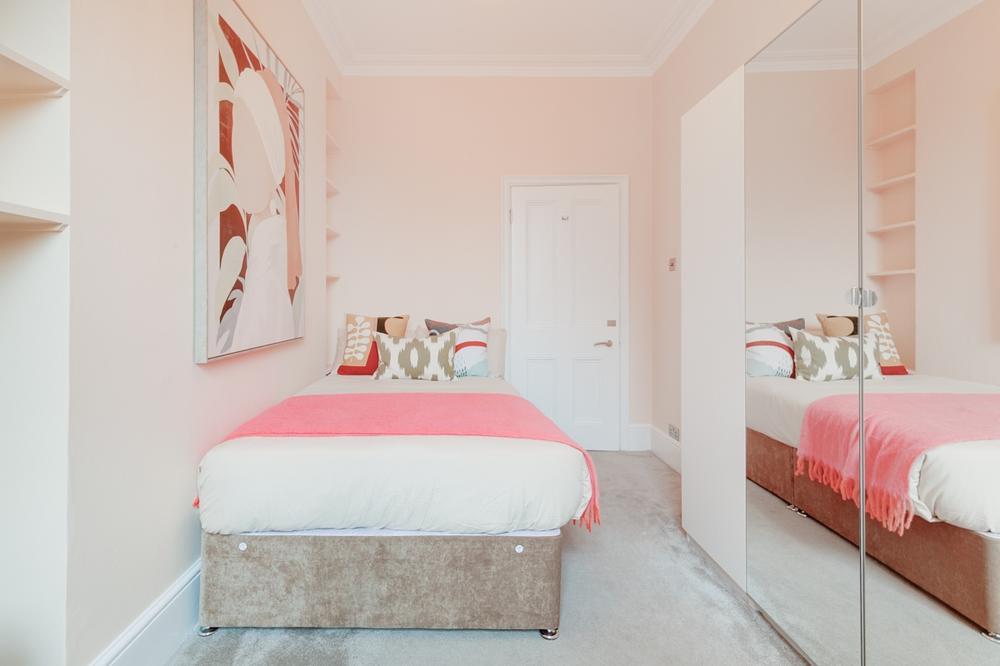 Flat Harewood Row in City of Westminster
