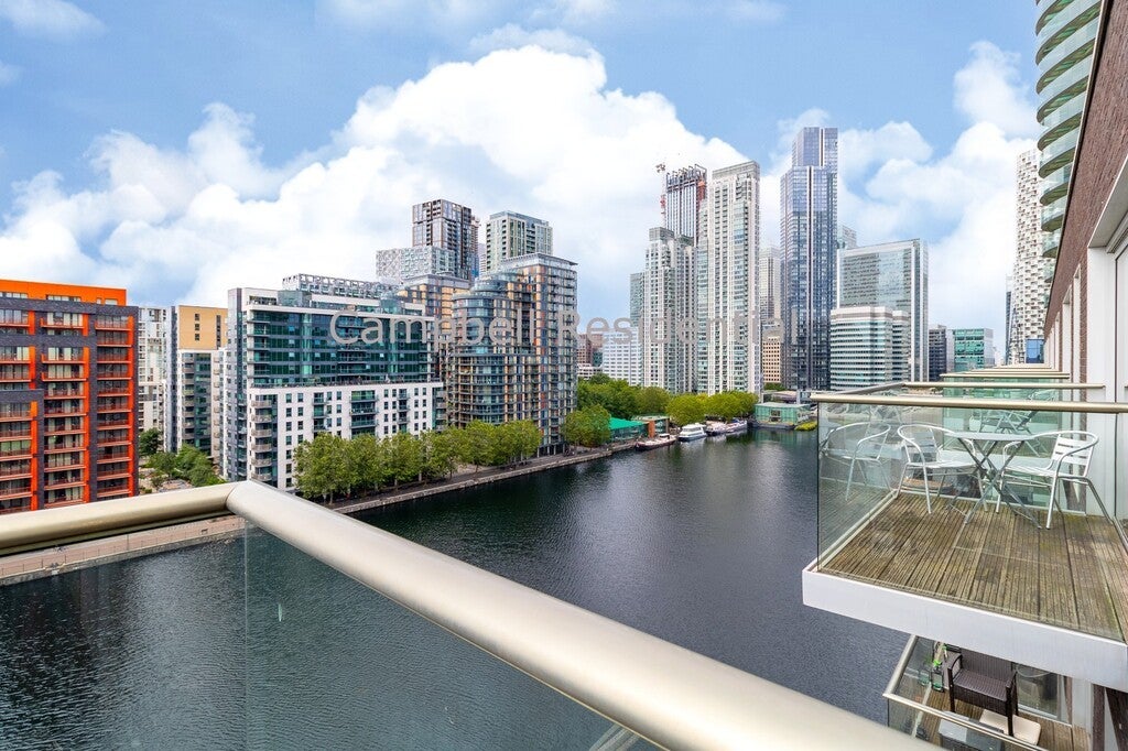 Flat Baltimore Wharf in Greater London