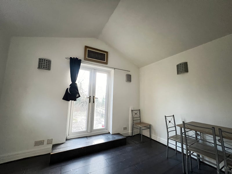 Room Kingsdale Grove in Bradford