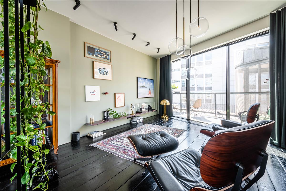Flat Tabernacle Street in Greater London