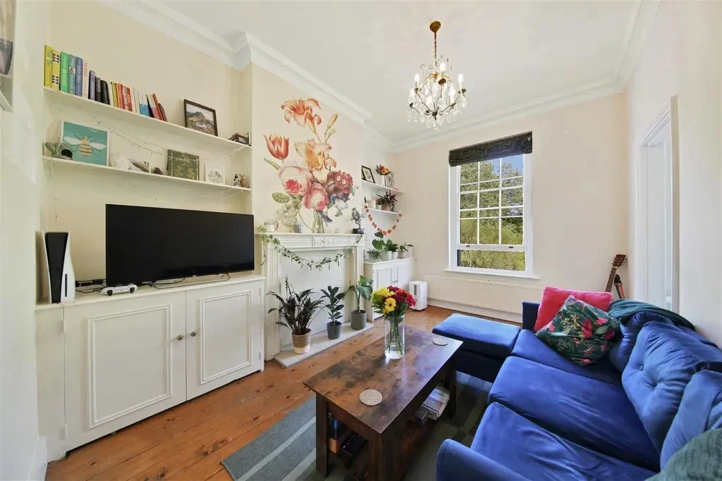 Flat Elder Road in Greater London