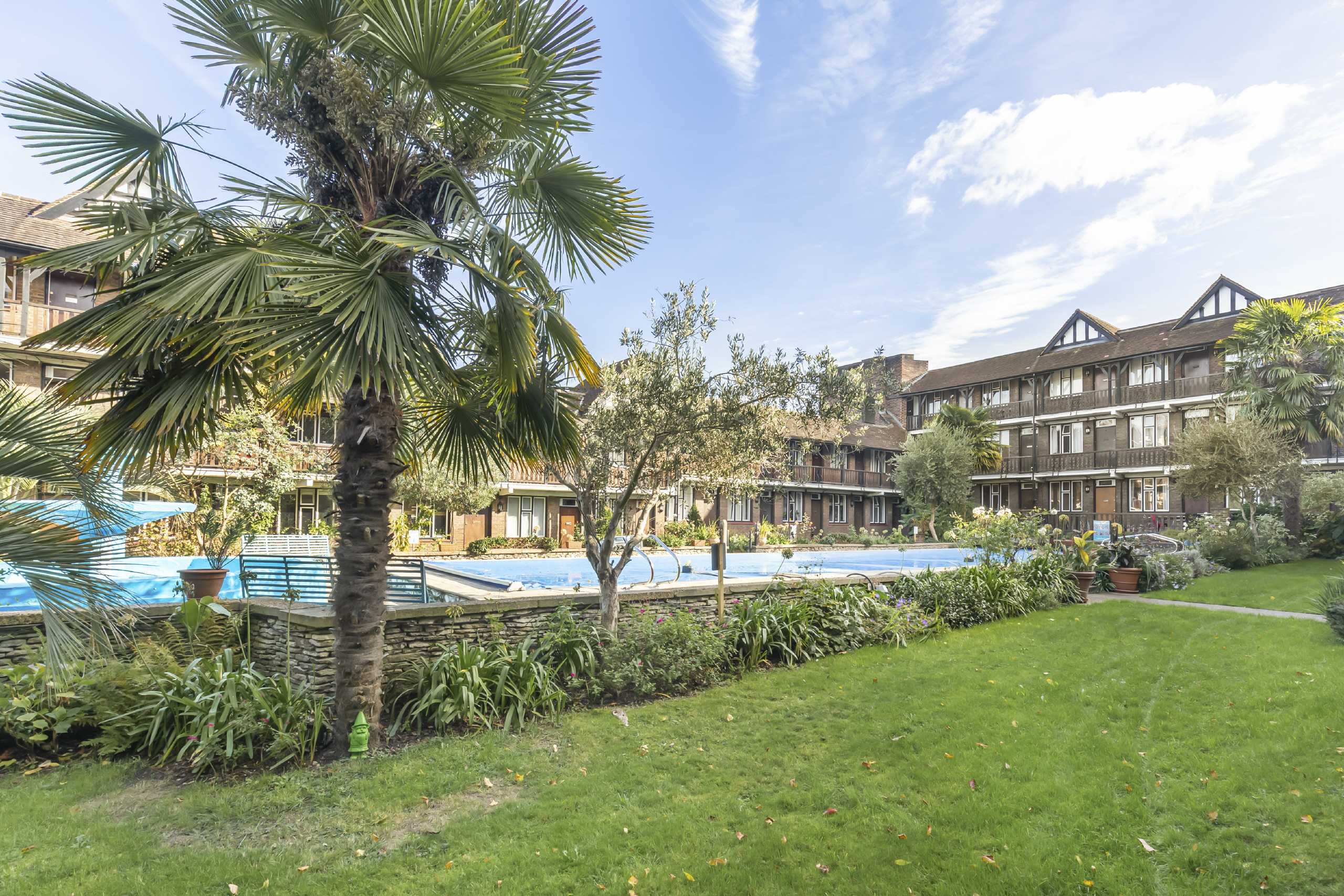 Flat Tudor Close in Greater London