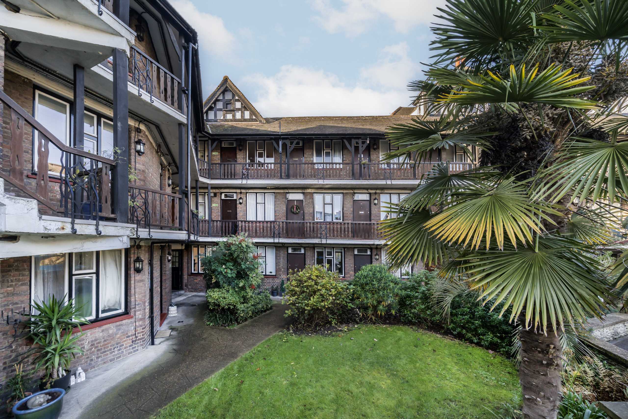 Flat Tudor Close in Greater London