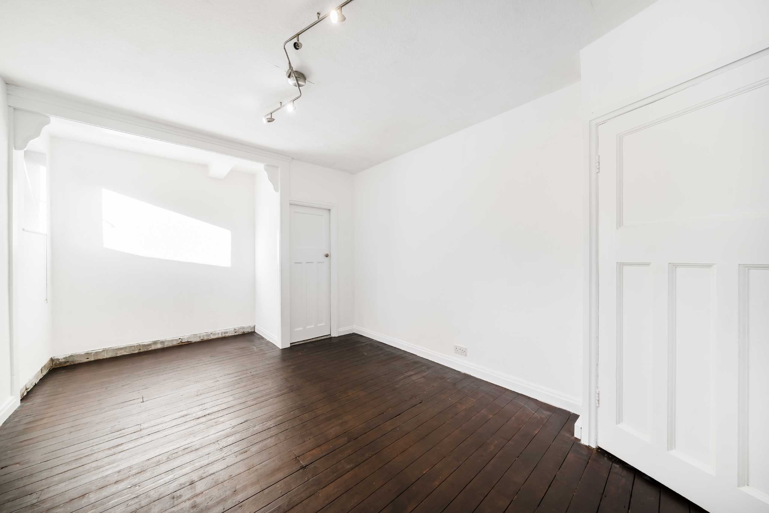 Flat Tudor Close in Greater London