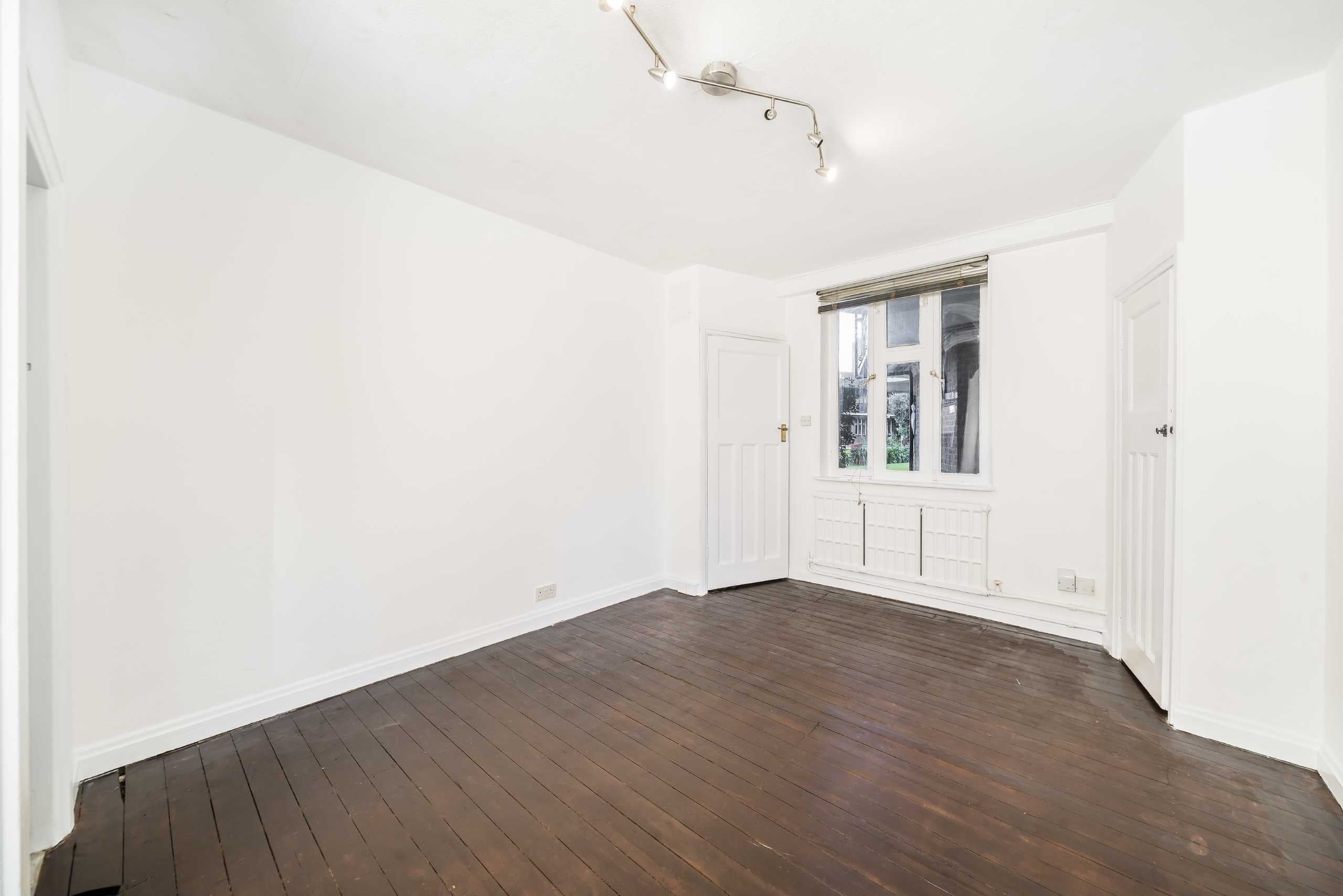 Flat Tudor Close in Greater London