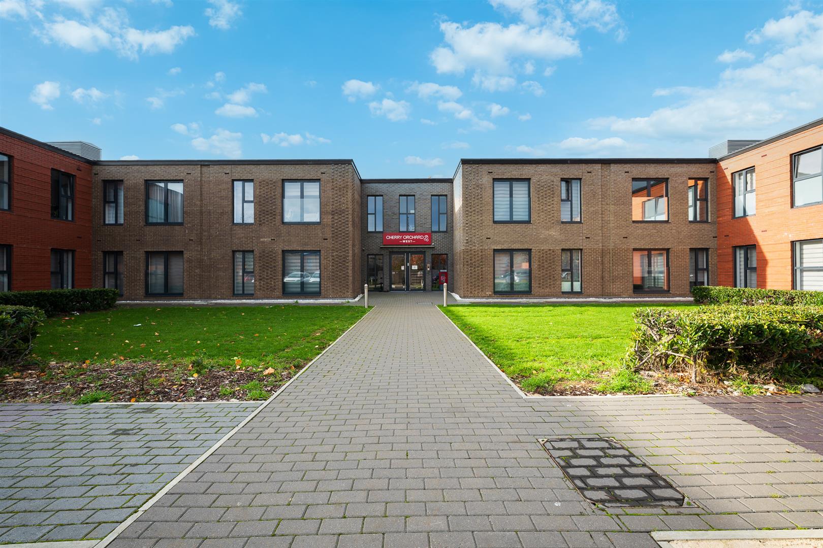 Flat Pine Court in Swindon