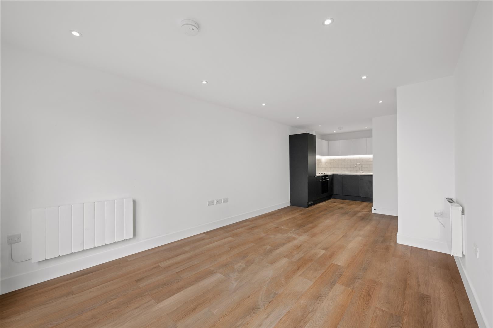 Flat Pine Court in Swindon