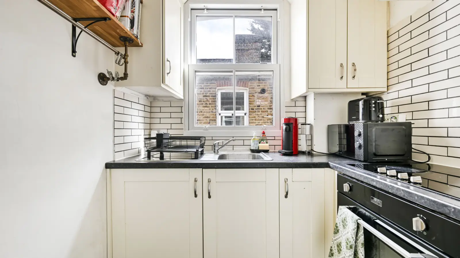 Flat Barlby Road in Greater London