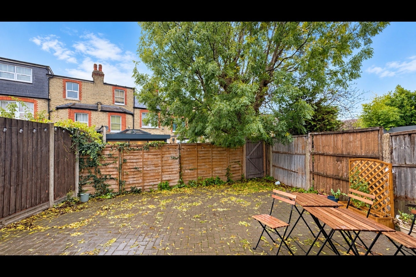 Flat Netherfield Road in Greater London