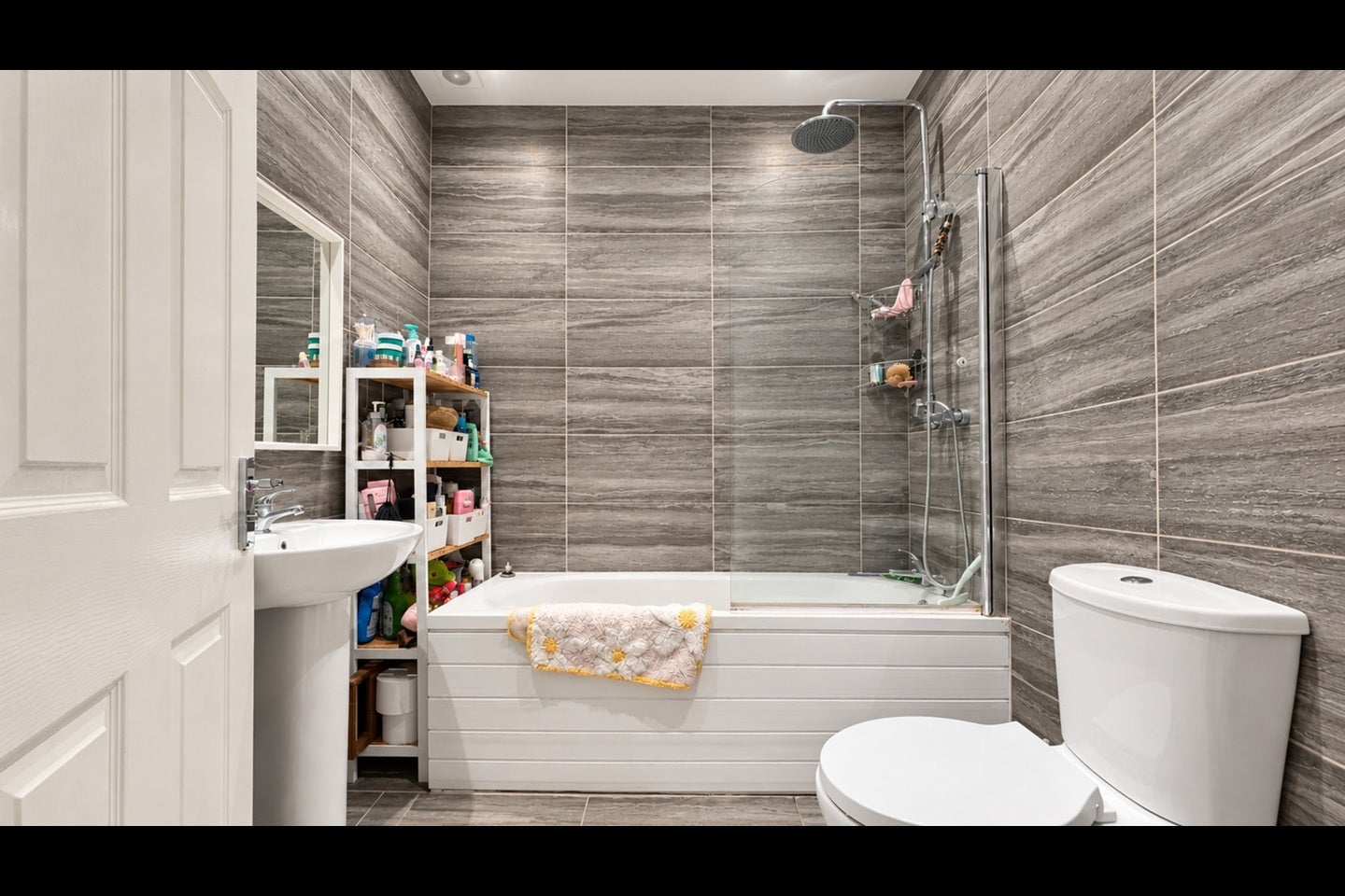Flat Netherfield Road in Greater London