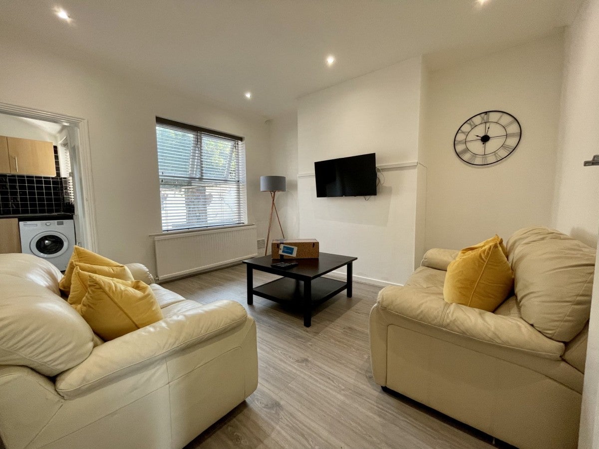 Room Derby Street West in West Lancashire