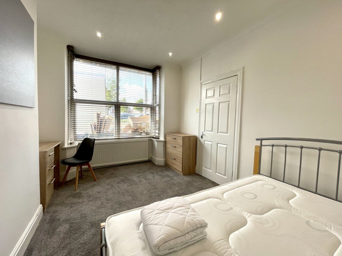 Room Derby Street West in West Lancashire