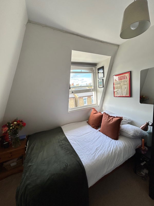 Flat Jelf Road in Greater London