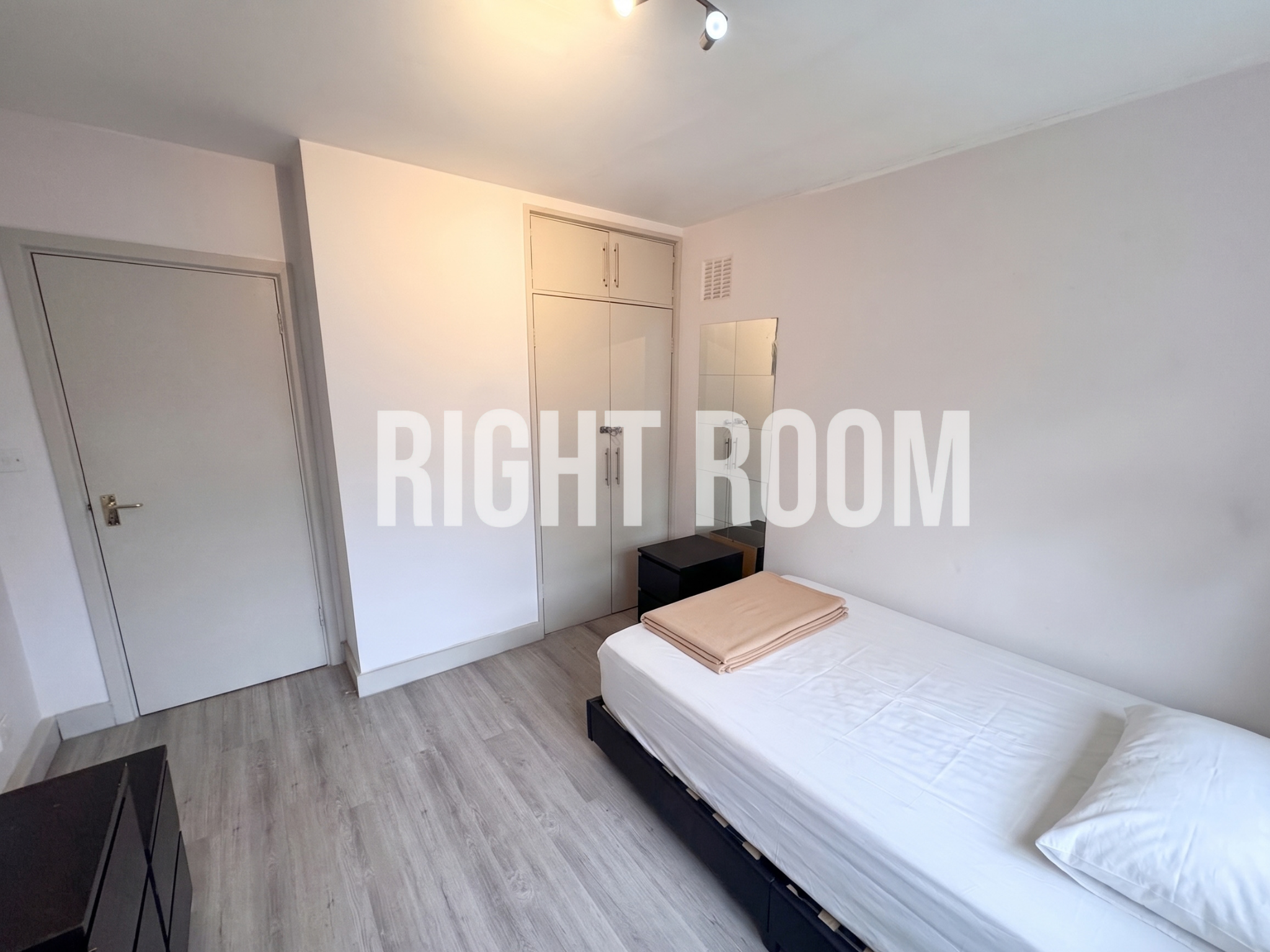 Room Cricklewood Broadway in Greater London