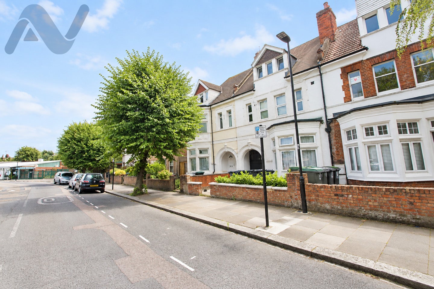 Flat Woodlands Park Road in Greater London