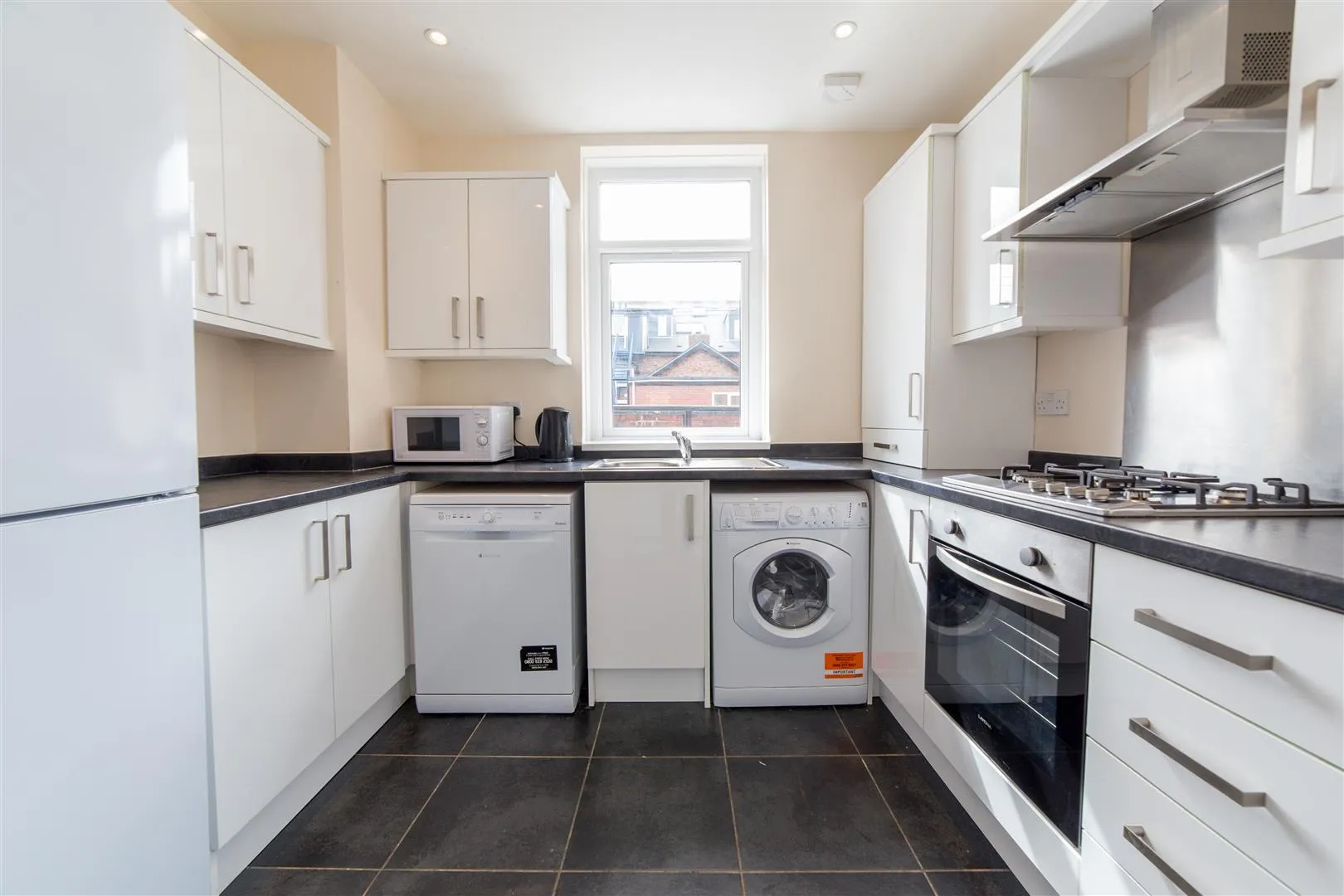 Flat Holly Avenue in Newcastle upon Tyne