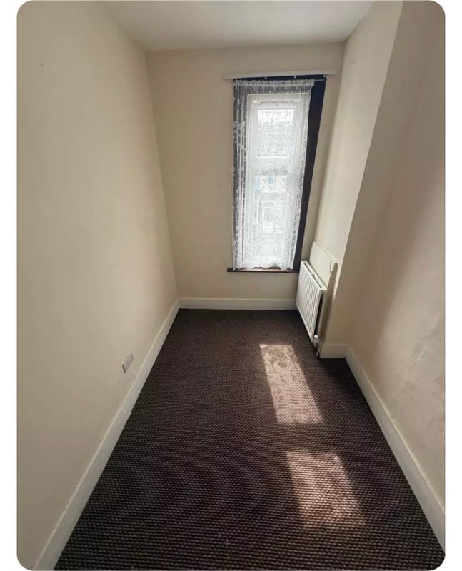 Room Lathom Road in Greater London