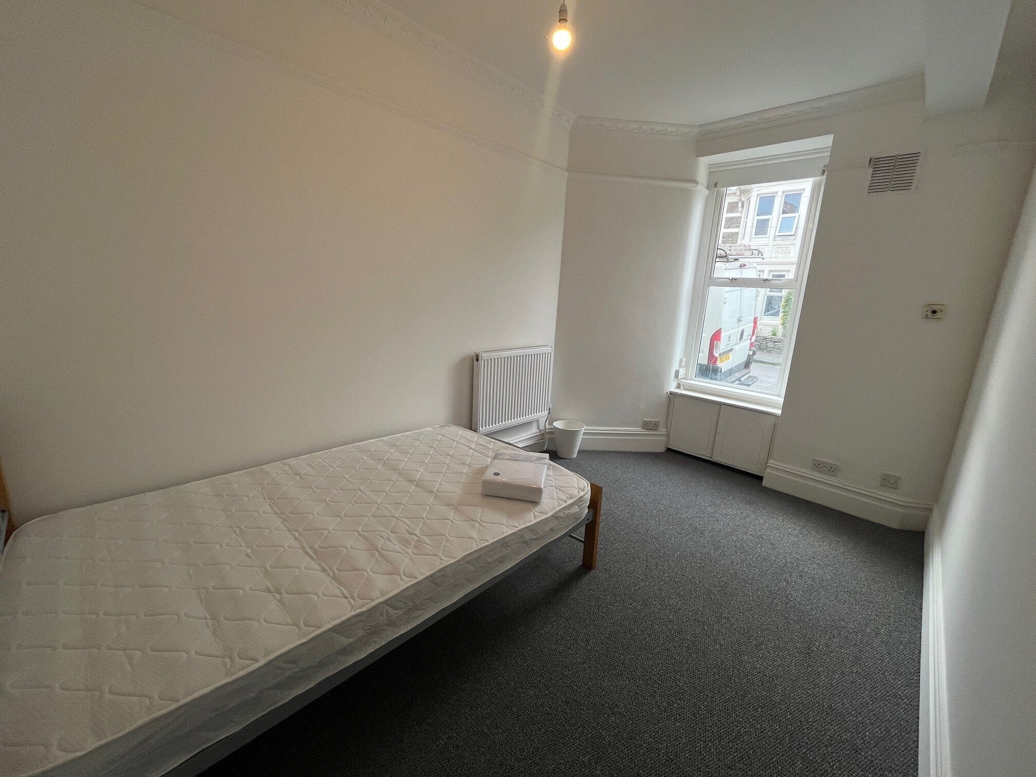 Room Hinton Road in Bristol