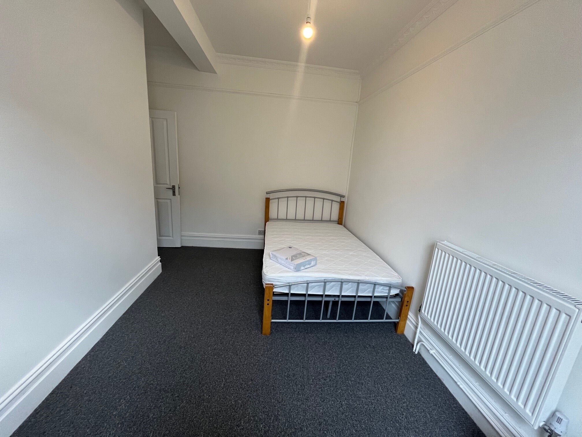 Room Hinton Road in Bristol